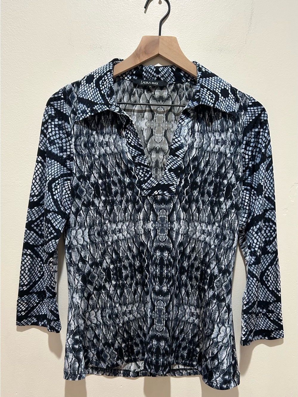 Laura Max Riley Blue, Black & White Stretchy Shirt - Women’s Size Small Petite